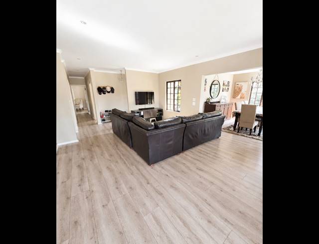 3 BEDROOM HOUSE FOR SALE IN CLIFTON HILL ESTATE
